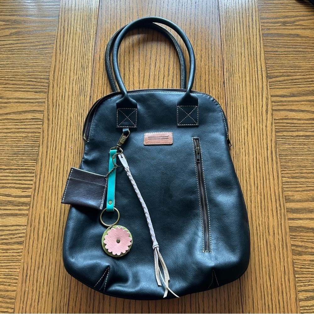 Cueropapel& Tijera Black Leather Large Zippered Bag with Charms - Picture 1 of 16